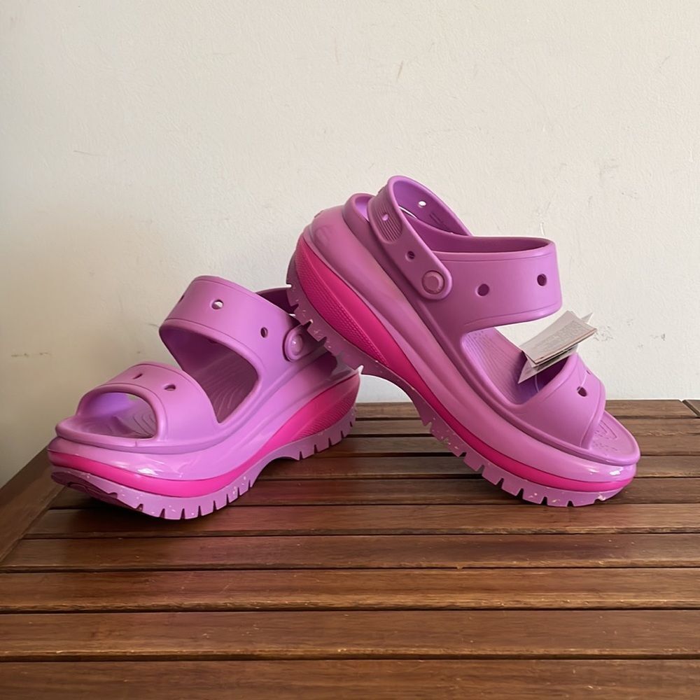 NWT Crocs Classic Mega Crush Platform Sandals Bubble Women Size 10 Men Size 8